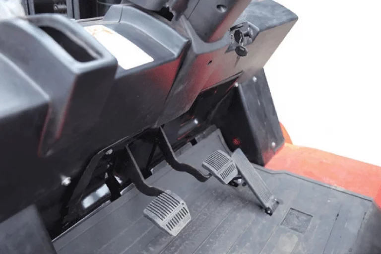 Фото 4 - Погрузчик вилочный дизельный EP Equipment CPCD100T8 OPTIMAL SERIES (Isuzu, 2W300, POS, PT, кабина с отопителем).